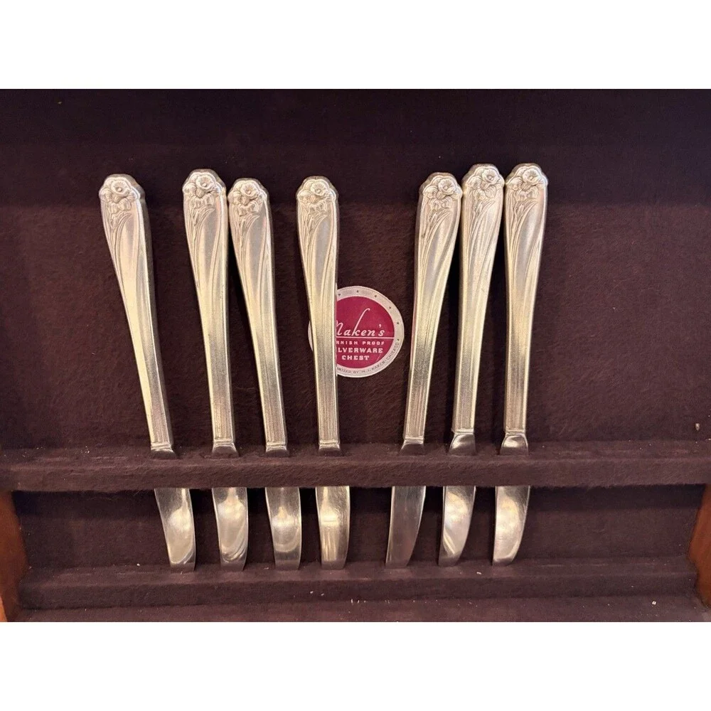 42 Pc 1847 Rogers Brothers Daffodil Silver Plated Flatware Set & Naken Case